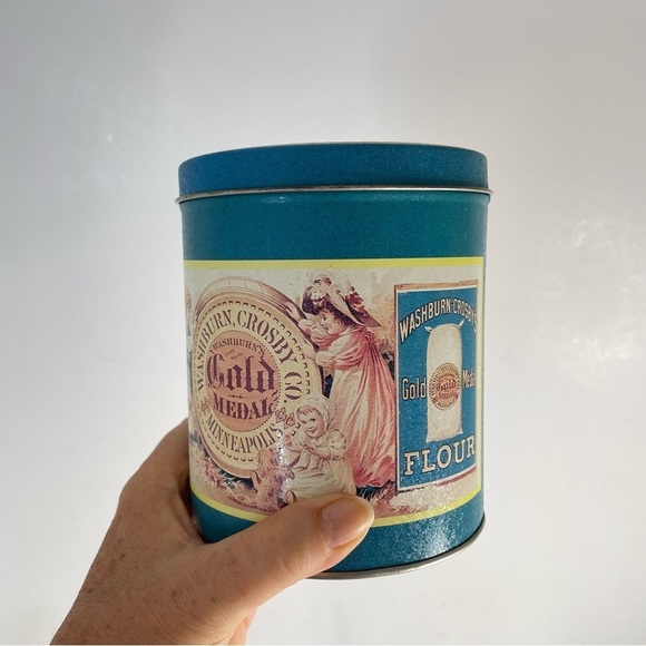 Gold Medal Flour Tin General Mills Vintage Round Tin with lid - Picture 8 of 11